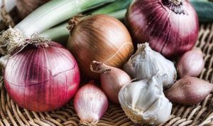 shallots-onions-garlic-497158
